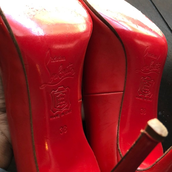 Beautiful red bottom heels - Picture 3 of 3